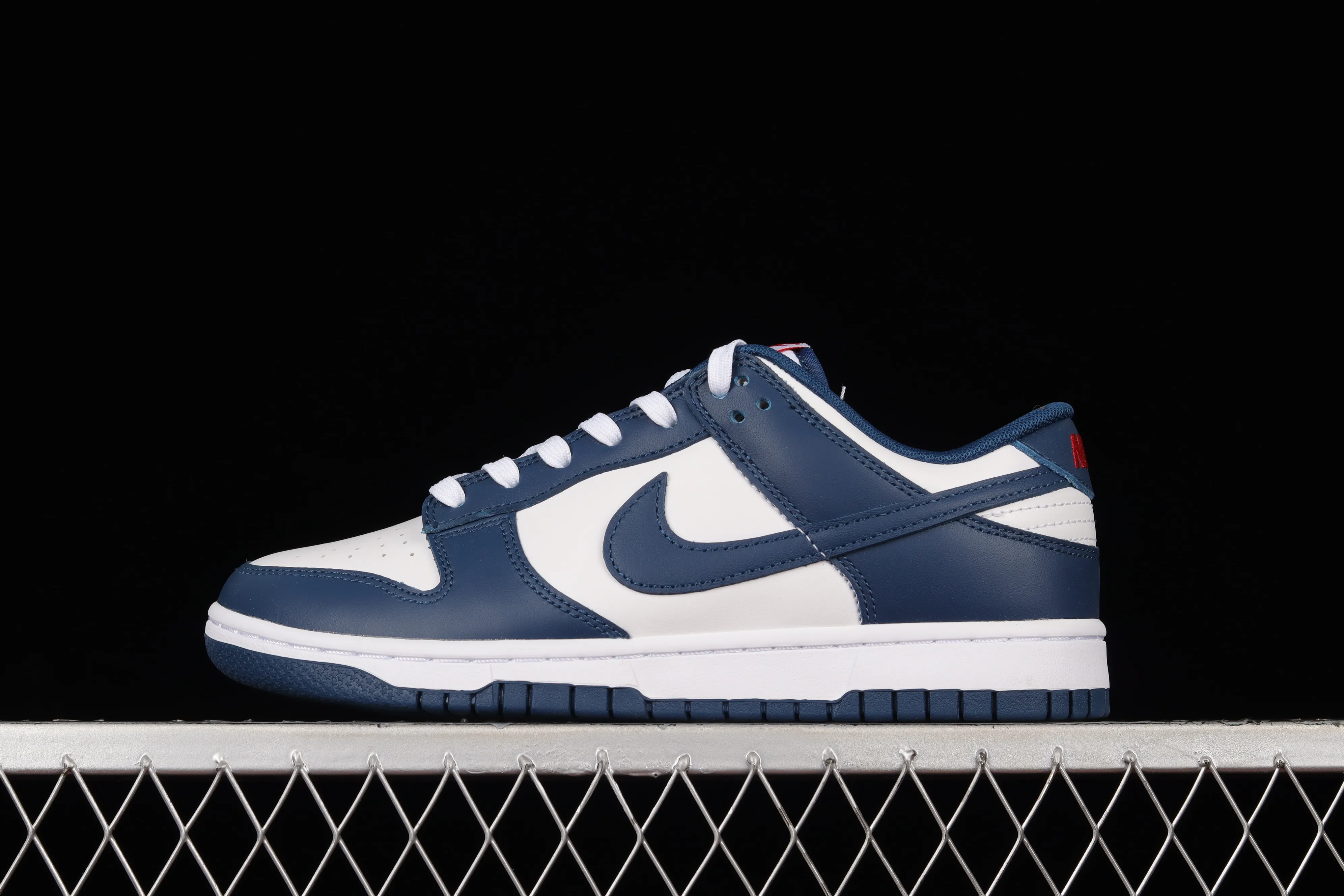 All Categories Nk SB Dunk Series Nk SB Dunk Low Low-top sneakers Pure original version Nk Dunk Low "Valerian Blue" White Navy SB low-top sports and leisure sneakers DD1391-400
